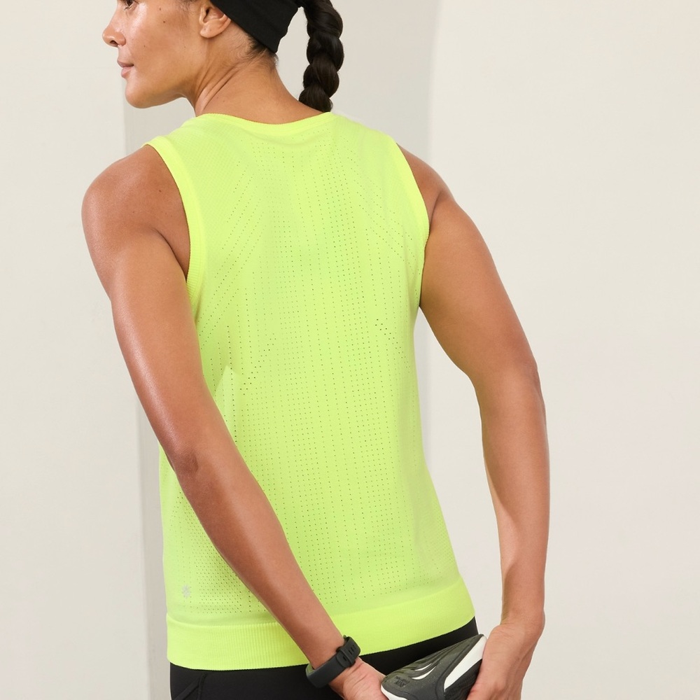 LIKE NEW ATHLETA IN MOTION SEAMLESS TANKTOP SIZE XL